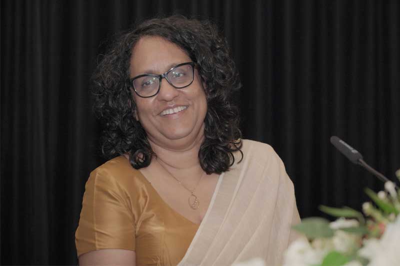 අධ්‍යාපන ප්‍රතිසංස්කරණ නතර කරන්නේ නැහැ - අග්‍රාමාත්‍යවරිය අවධාරණය කරයි
