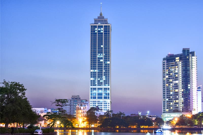 ග්‍රෑන්ඩ් හයට් හිමිකාරීත්වය පෞද්ගලීකරණයට: සමාගම් 5ක් අවසන් වටයේ තරගයට