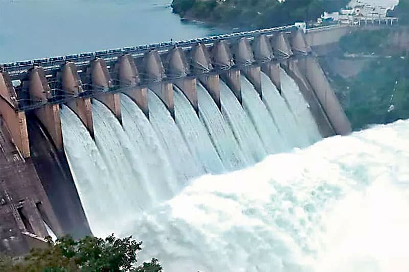 ජලාශ 36ක් උතුරයි
