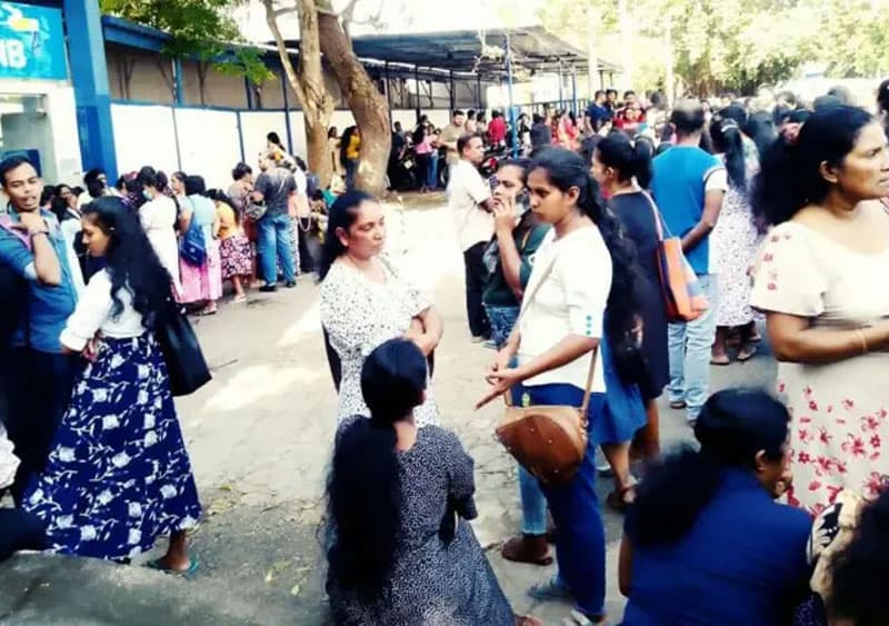 සේවකයන් 1400කට රැකියා අහිමි කරමින් කටුනායක ඇඟලුම් කම්හලක් හදිසියේ වසා දමයි