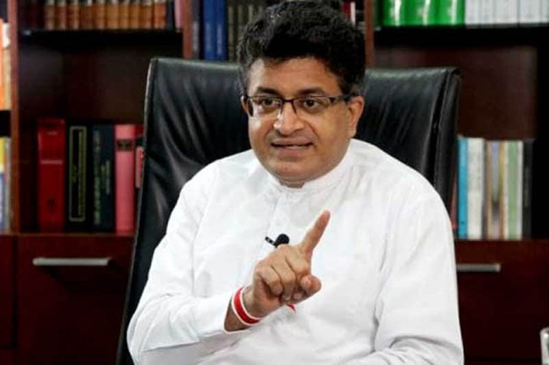 ලෝකයේ තෙල් මිල 26%ක් බසිද්දී ලංකාවේ මිල වැඩි කළේ ‘සුද්දය’ හින්දා! - ගම්මන්පිල