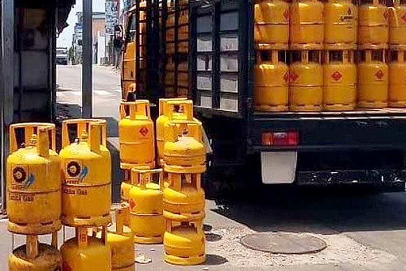 මිල නංවා පැය 24 න් ලාෆ් ගෑස් නැවක් වරායට