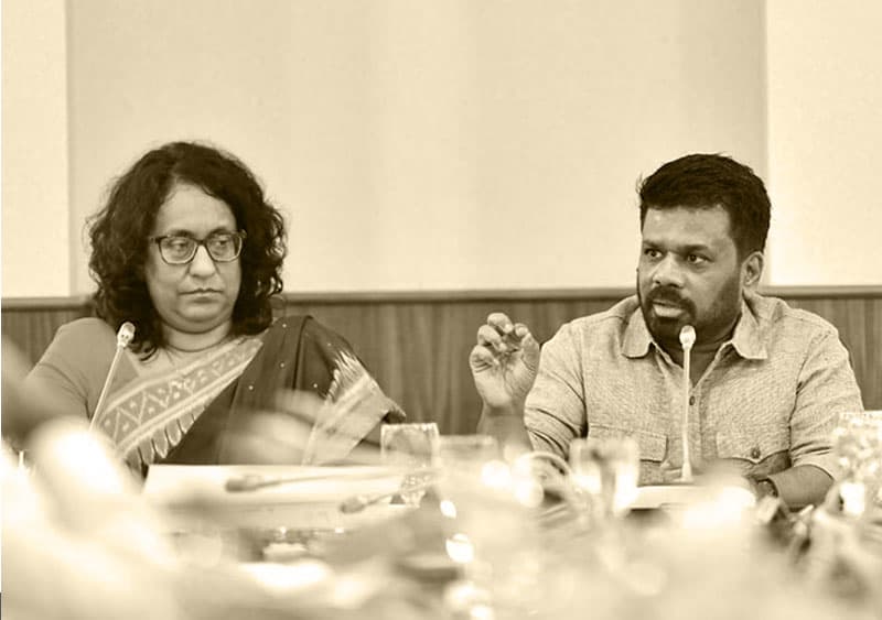 දුප්පත් අනුර සහ පෝසත් හරිනි | |එරන්ද ගිනිගේ