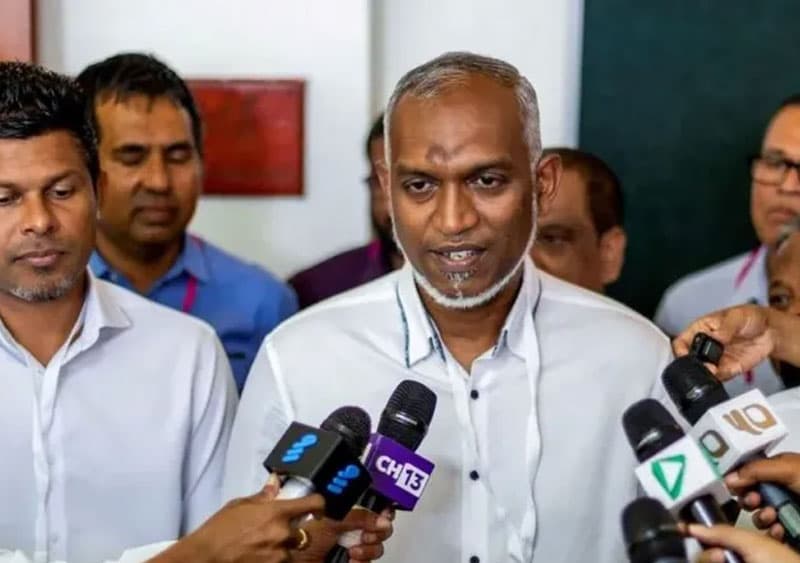 ඉන්දීය අගමැති 'ත්‍රස්තවාදියෙක්' යැයි කියූ මාලදිවයින් ඇමතිවරුන්ගේ ධූර අත්හිටුවයි