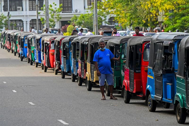 තිබ්බ තැන මතකයි. ඉන්න තැන දැනෙනවා. ඒ හින්ද දැනෙන තැන ඉන්නවා.... (මහේෂ් හපුගොඩ)