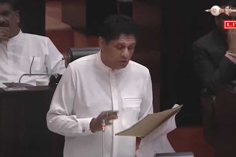 විනිසුරු විශ්‍රාම වයස වෙනසට ජනමත විචාරණයක් අවශ්‍යයි: සජිත් ආණ්ඩුවම චෙක්මේට් කළ හැටි !