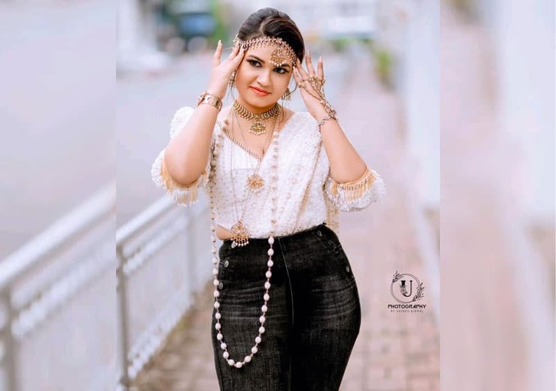 'ඔසරිය' අපිට ආවේ කොහෙන්ද?