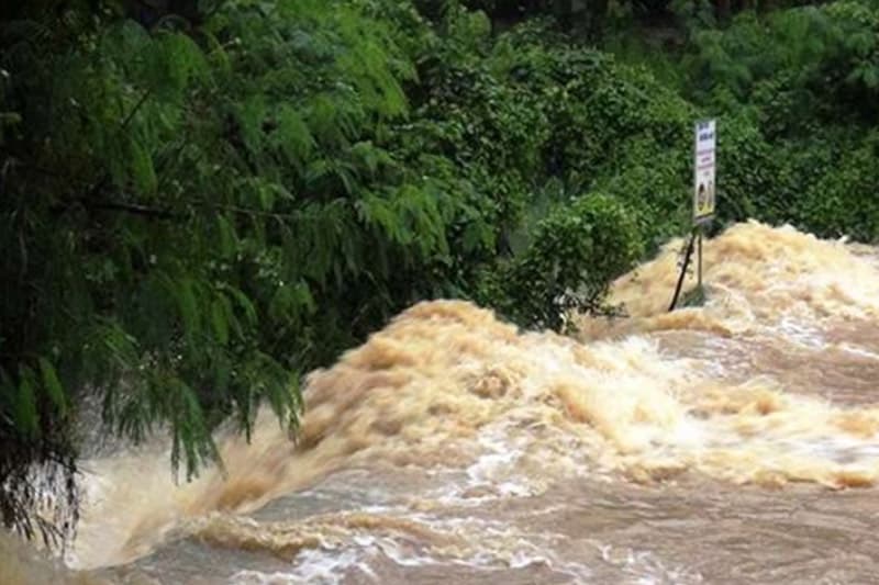 කැලණි ගඟේ සුළු ගංවතුර අනතුරක්: නිරිත දිගට මි.මී. 100 ඉක්මවූ තද වැසි සහ සුළං!