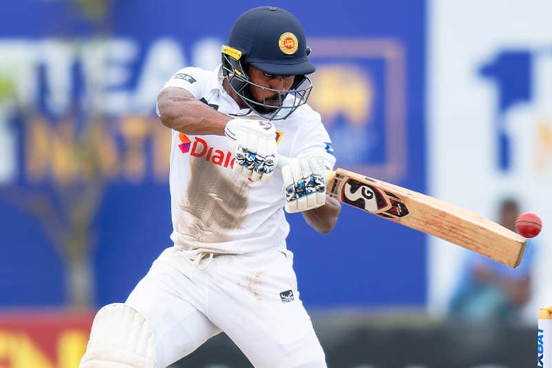 කමිඳු හා මැතිව්ස්ගේ පිතිහරඹයෙන් ශ්‍රී ලංකාව දිවා ආහාරයේදී කඩුලු 5 ට ලකුණු 402