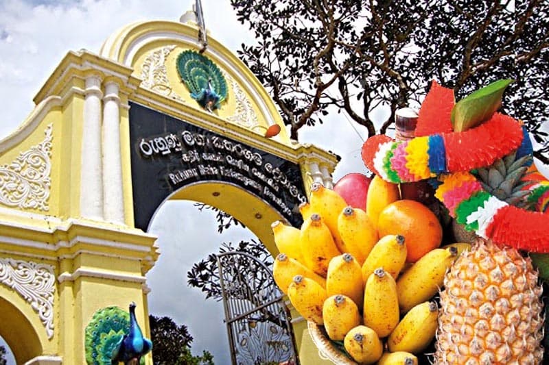 කතරගම දෙවොලේ සොරකම් සිදුවන්නේ ඇයි ? -(ප්‍රණීත් අභයසුන්දර)
