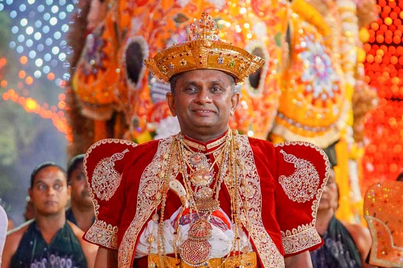 කතරගම දේවාලයේ බස්නායක නිලමේවරයාට එරෙහි හදිසි පරීක්ෂණය 'කුමන්ත්‍රණයක්' දැයි සැකයක් !