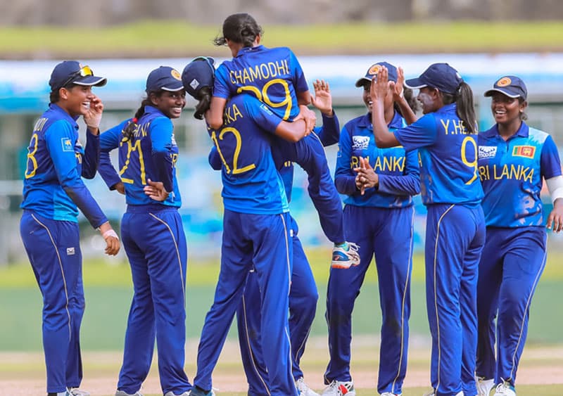 මොණරාගල චමෝදිගෙන් විශිෂ්ට පන්දු යැවීමක් - එංගලන්තය පරදා ලංකාව ජයගනී