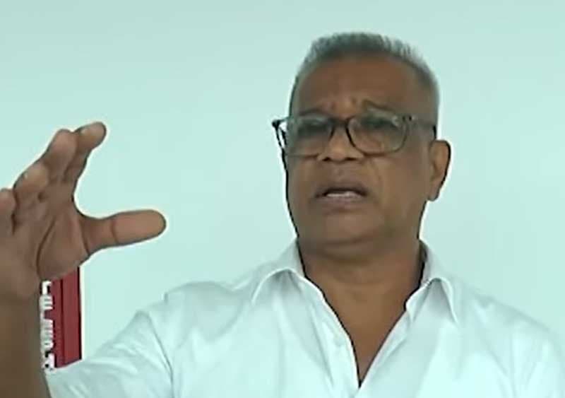 මම ලාල් කාන්ත. වෙන මුකුත් නැහැ..
