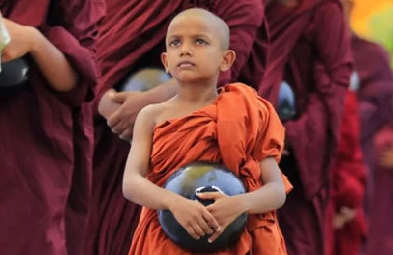 මේ සමාජයේ කවුද රහත් පල ලබන්න මහණ උනේ? - (කුසල් පෙරේරා)