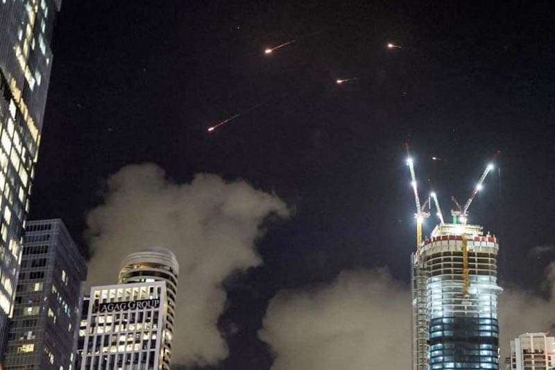 මැද පෙරදිග ගුවන් කලාපය කැළඹෙයි, යානා දස අතේ හරවා යැවේ