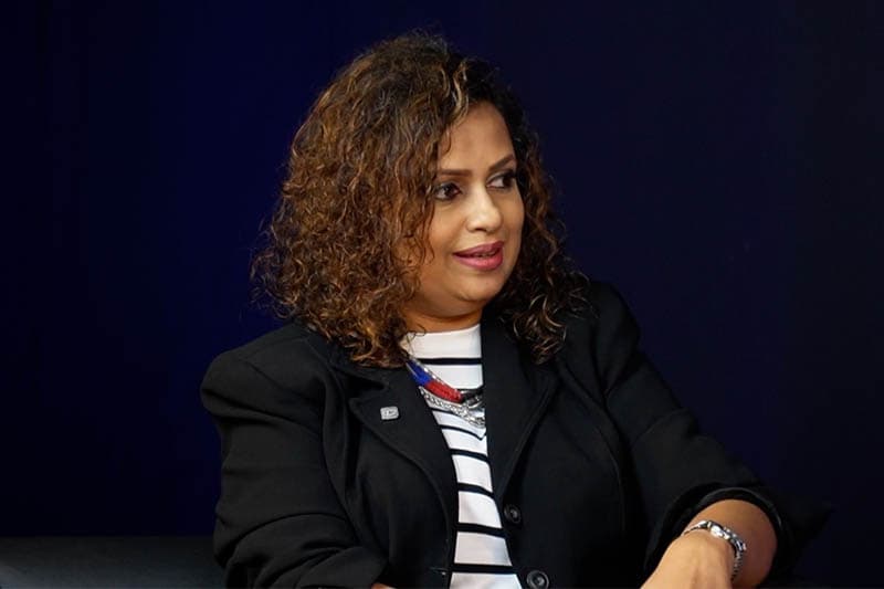 'මට යුද්ධය මග හැරලා සමකාලීන කලාවට එන්න බෑ' - Nadie Wasalamudaliarachchi