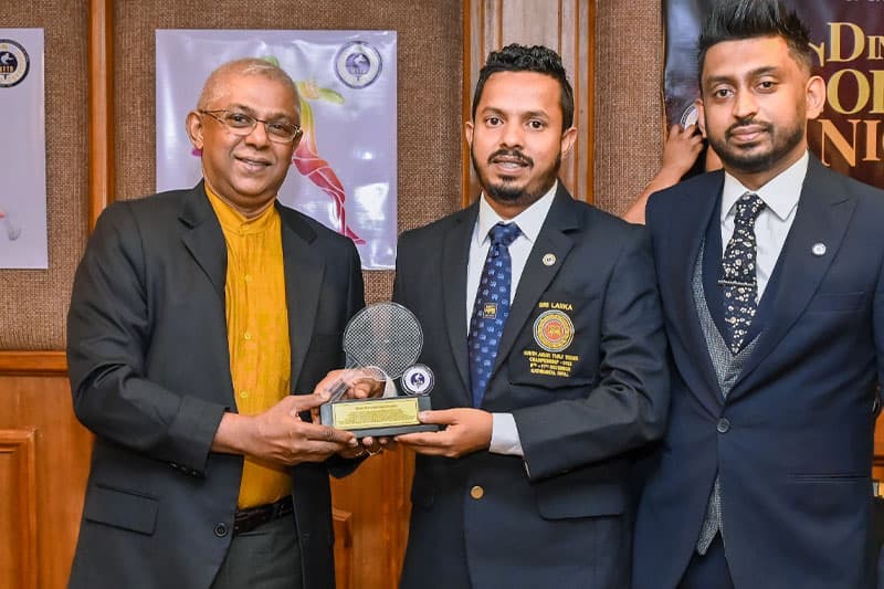 නිර්මල ජයසිංහට වෙළඳ සේවා ටේබල් ටෙනිස් සංගමයේ විශේෂ උපහාර