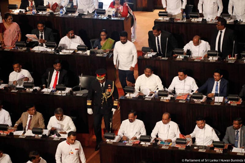 ආණ්ඩුවට විපක්ෂයෙන් විශ්වාසභංගයක් !