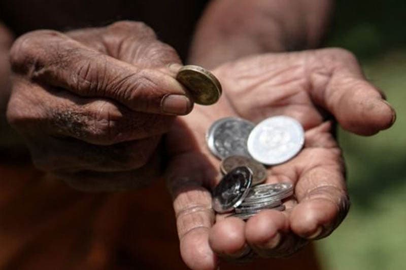 තෙල් ටැංකි වත්ත බද්ධටදී ඇස්සට දත නියවීම - (ජයශ්‍රී ප්‍රියලාල්)