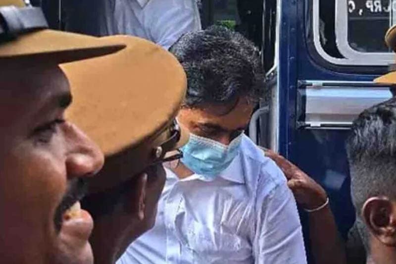 කෝටි 12 අල්ලස් දැල විජයදාස රාජපක්ෂ දෙසට: රඛිත සහ චරිත් ඇතුළු තිදෙනා යළි රිමාන්ඩ්