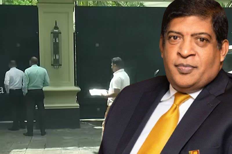 අල්ලස් කොමිසම රවීගේ නිවසට යයි: 'කිසිදු මඟහැරීමක් නෑ - තව දිනයක් ඉල්ලුවා' රවීගේ නීතිඥයින් කියයි