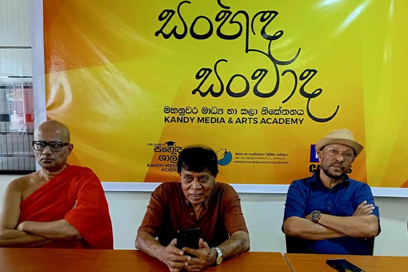 'පත්තර නැති, කියවන්නැති රටක් යනු, සිතන්නැති මිනිසුන්ගෙන් පිරි රටක්' - ජ්‍යෙෂ්ඨ මහාචාර්ය රෝහණ ලක්ෂ්මන් පියදාස