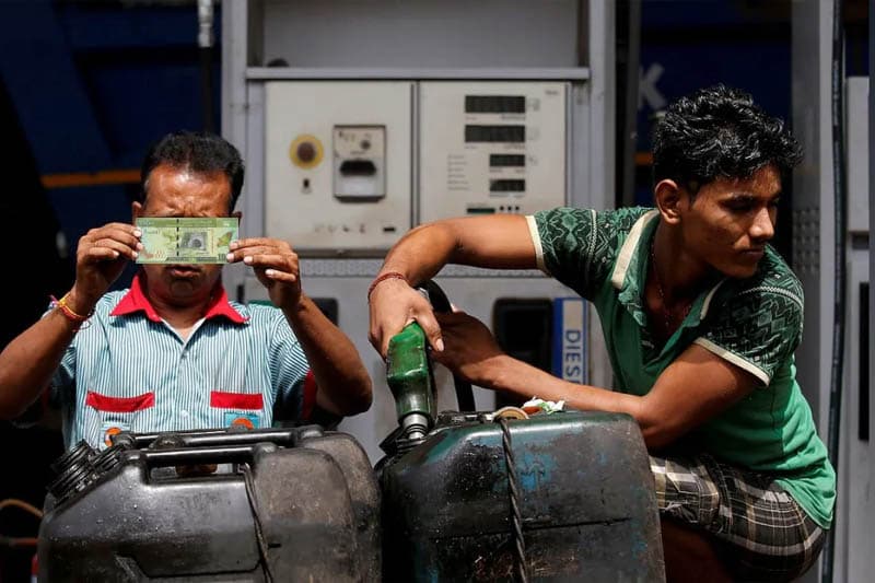 වේදනාකාරී වුවත් ඉන්ධන මිල වැඩි කල යුත්තේ ඇයි? | රොහාන් සමරජීව