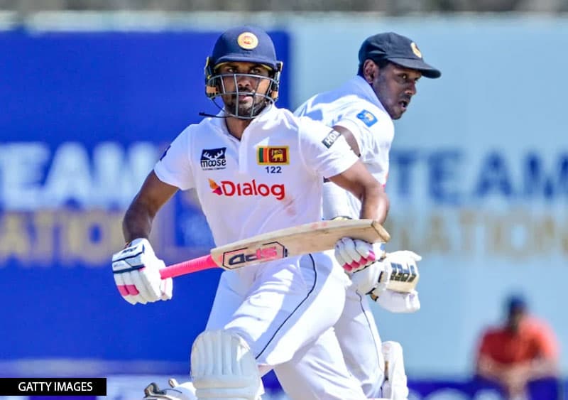 චන්දිමාල් හා මැතිව්ස්ගේ පිතිහරඹයෙන් ශ්‍රී ලංකාව කඩුලු 3 ට ලකුණු 306 යි