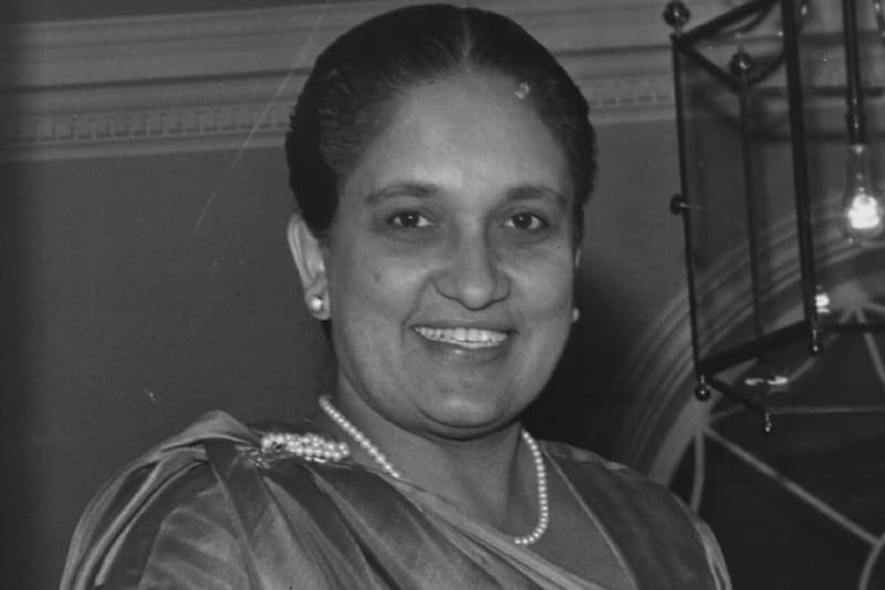 මැතිනිය දැයෙන් සමුගෙන වසර 25 ක් සපිරුණ දා චන්ද්‍රිකා තැබූ සංවේදී සටහන