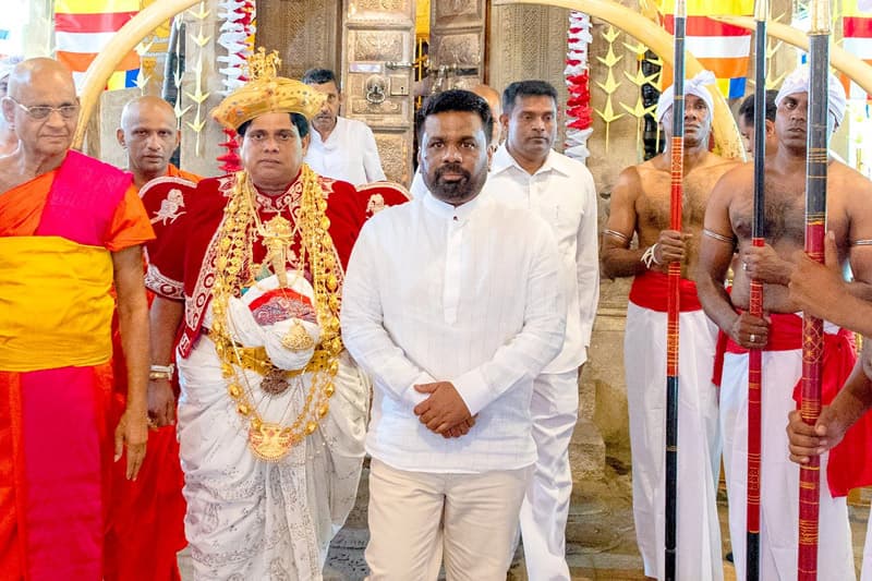 අනුර මාළිගාවට, සජිත් මල්වත්තට, රට ...? | Athulasiri Samarakoon