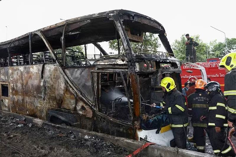 තායිලන්ත පාසල් බස් ගින්නෙන් 25කට වඩා මරුට