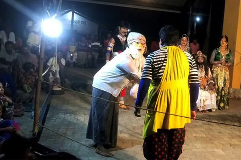 පොල් කොට මත රඟ දැක්වුණු සමාජ නාට්‍ය  | තිලක් සේනාසිංහ