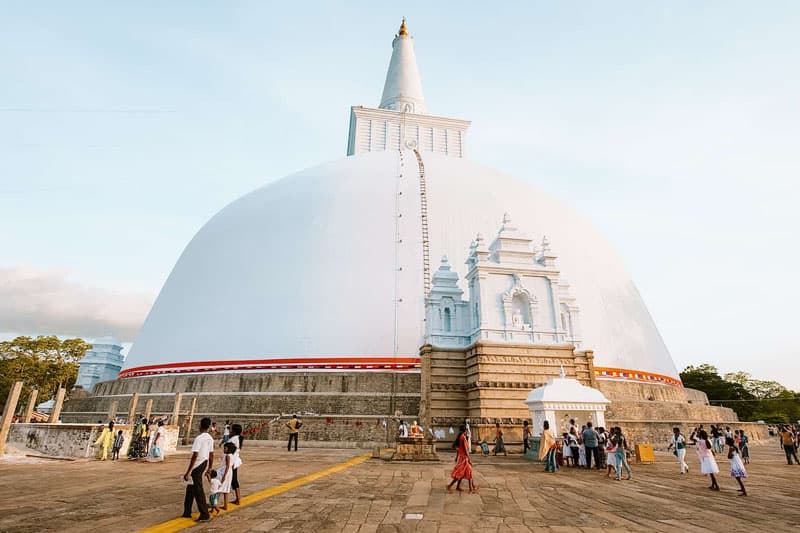 බොහොමයකට නොපෙනෙන සිද්ධස්ථාන ජාවාරම්-අනුරපුරයෙන් ඇසුණු කතාවක් | තිලක් සේනාසිංහ