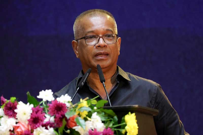 අගමැතිනියට මඩගහන 'වනචාරීන්' ගැන ඇමති ලාල්කාන්ත ගෙන් විශේෂ හෙළිදරව්වක් !