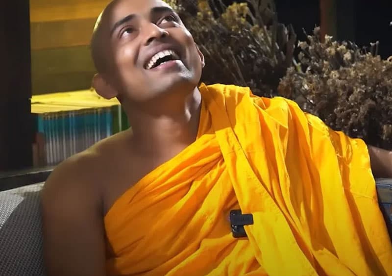 ශ්‍රී ලංකාවේ සිදුවන භික්ෂූත්වයෙන් නෙරපීමේ ක්‍රියාවලිය කෙබඳු ද?