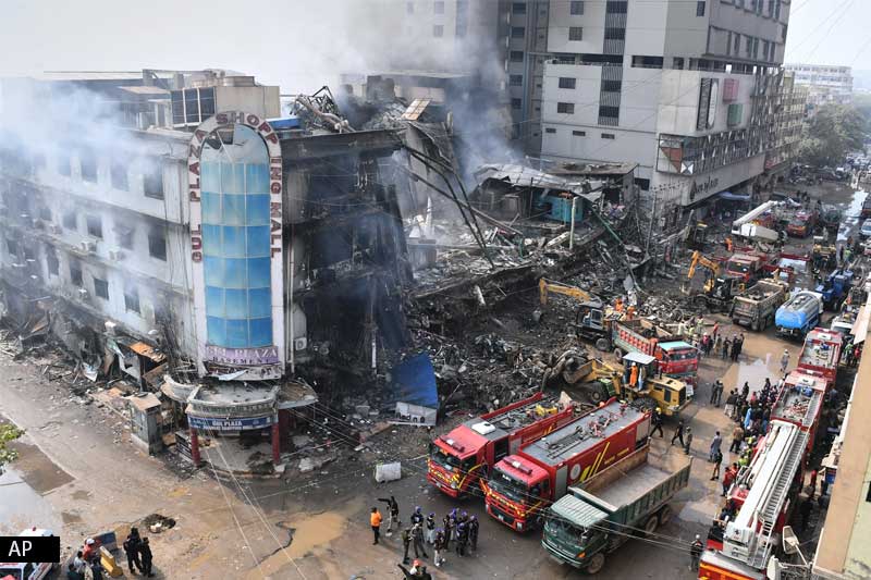 කරච්චි සාප්පු සංකීරණයක ගින්නෙන් 14ක් මරුට