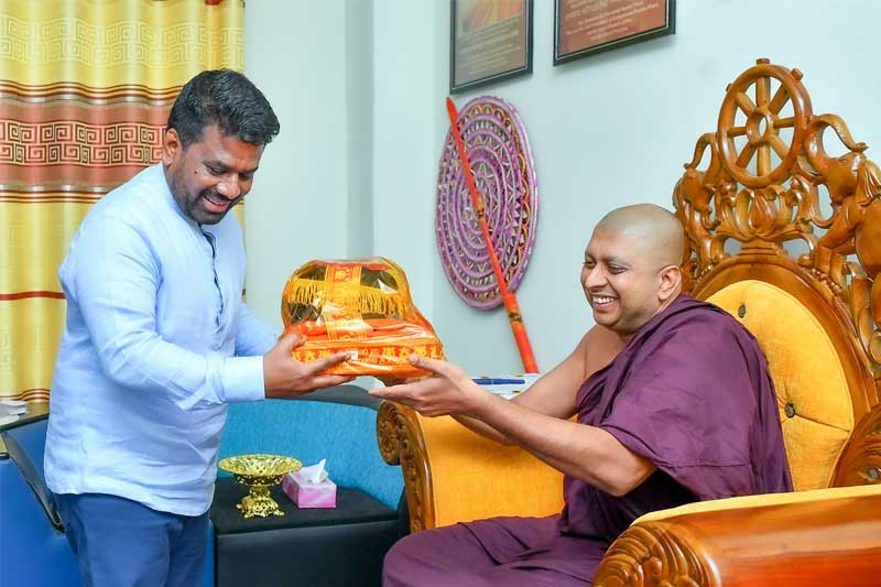 ජනපති නාග විහාරයට යයි