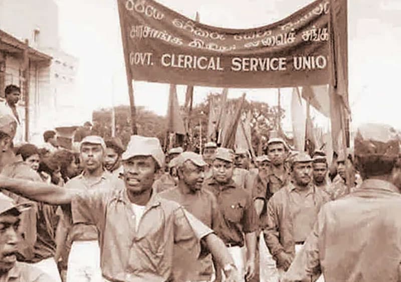 වෘත්තීය සමිති වැඩවලට සේවයෙන් නිදහස් වෙන රාජ්‍ය සේවකයෝ -(අජිත් පැරකුම් ජයසිංහ)