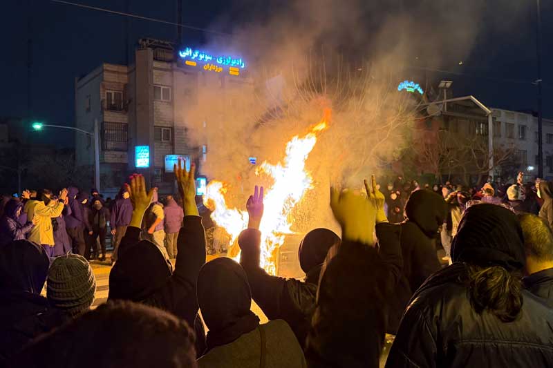 ඉරානයේ මියගිය අරගලකරුවන් ගණන 2,500 පනී