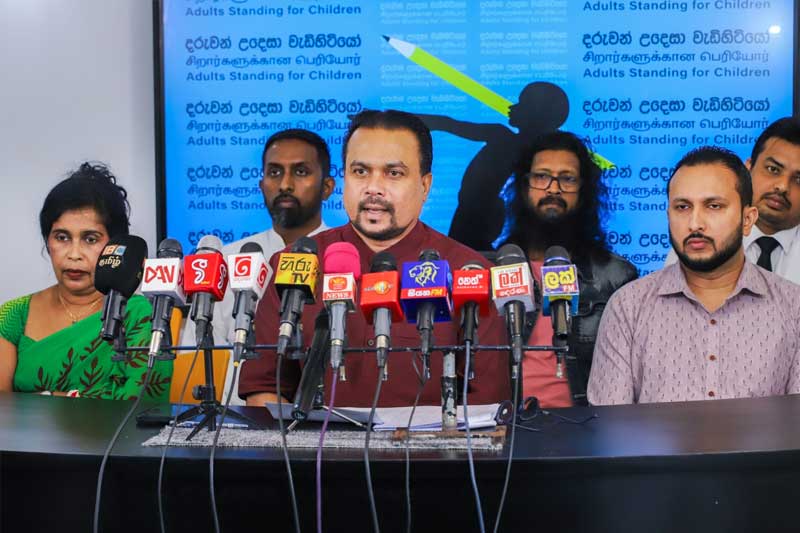 විමල්, අධ්‍යාපන අමාත්‍යාංශය ඉදිරිපිට අඛණ්ඩ සත්‍යග්‍රහයකට සැරසෙයි