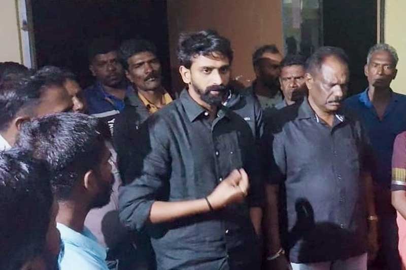 තොණ්ඩමන්ලා අතර මත ගැටුමක් ; ජිවන් ඉල්ලා අස්විමට යයි