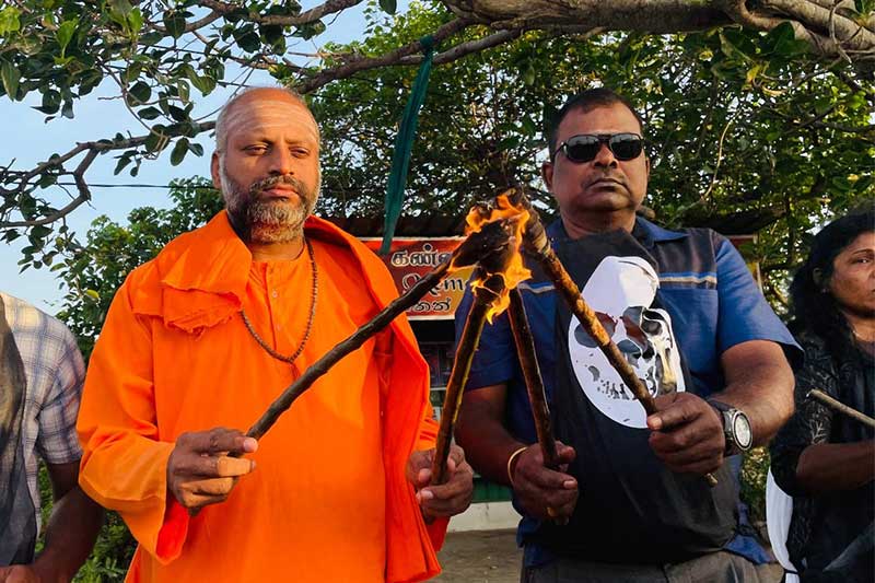 චෙම්මනියේ නොනිමෙන ප්‍රදීපය අසලින් උරුමයේ ගිනිහුල ව්‍යාපාරය දියත් කෙරේ