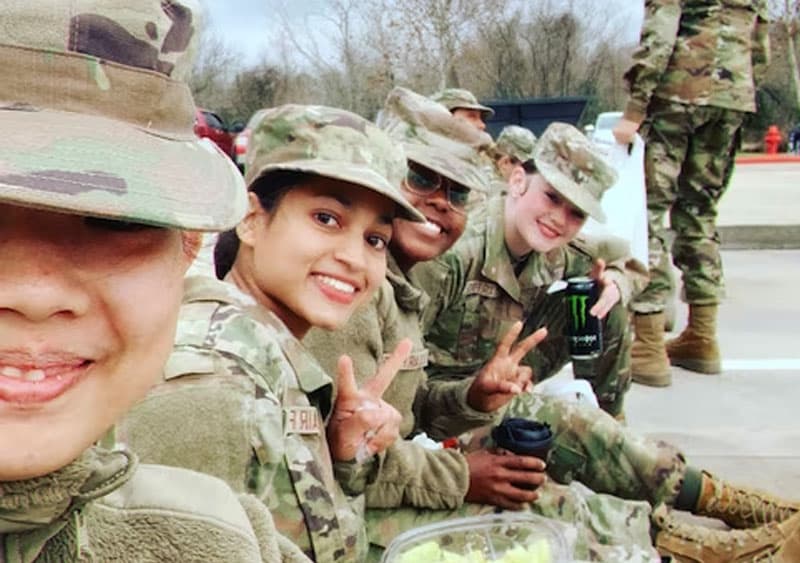 දොස්තර සිහිනය හඹා ඇමරිකන් ගුවන් හමුදාවට ගිය ලංකාවේ තේජා