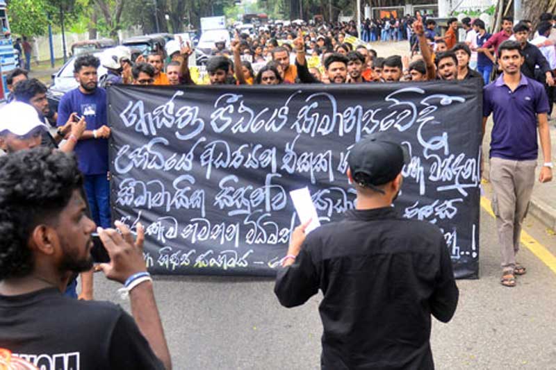 කොළඹ සරසවියෙත් විරෝධයක්