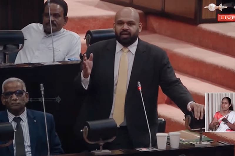 පලාලි සහ කන්කසන්තුරේ සංවර්ධනය ගැන පාර්ලිමේන්තුවේදී උණුසුම් සංවාදයක්
