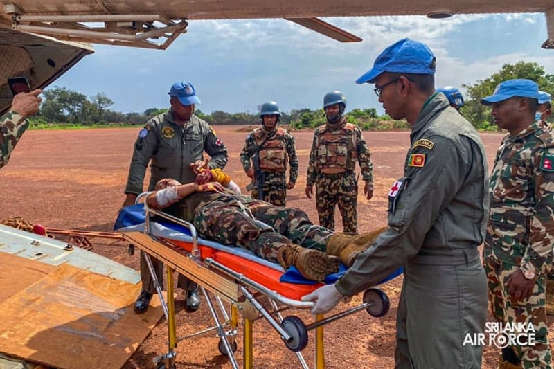ශ්‍රී ලංකා ගුවන් හමුදා කණඩායමක් මධ්‍යම අප්‍රිකානු ජනරජයේ දී සාමසාධක නිලධාරීන් දෙදෙනෙකු බේරා ගනී
