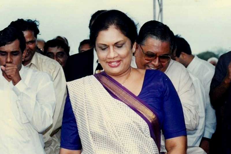 වරප්‍රසාද ප්‍රතික්ෂේප කළ අභිමානය : තීරුබදු වාහන සංස්කෘතියට අභියෝග කළ චන්ද්‍රිකා