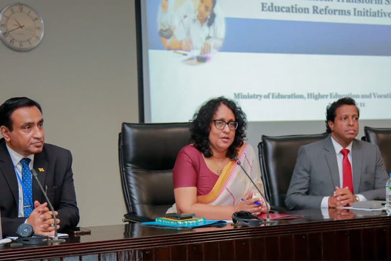 අගමැතිනිය, යෝජිත නව අධ්‍යාපන ප්‍රතිසංස්කරණ පිළිබඳ මන්ත්‍රීවරුන් දැනුවත් කරයි