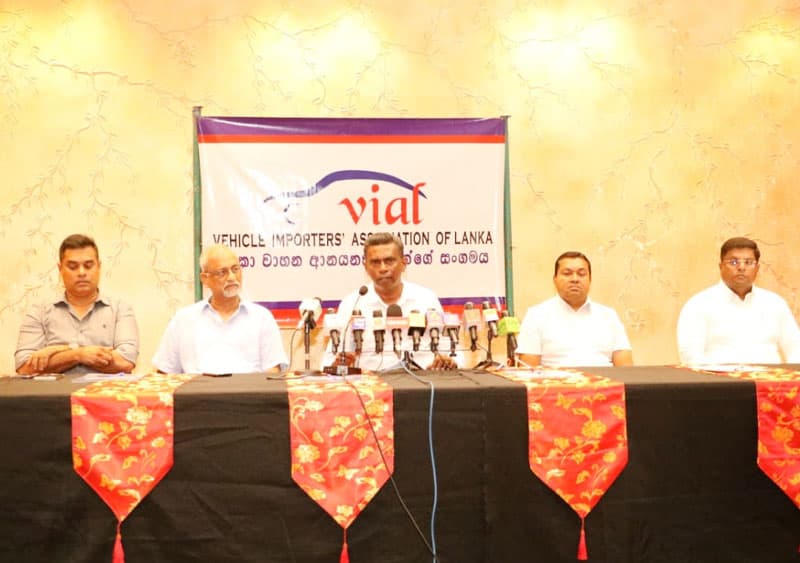 ඉදිරි මාස තුන හතරේදී ආර්ථිකය යථා තත්ත්වයට පත් වෙනවා - ලංකා වාහන ආනයනකරුවන්ගේ සංගමය