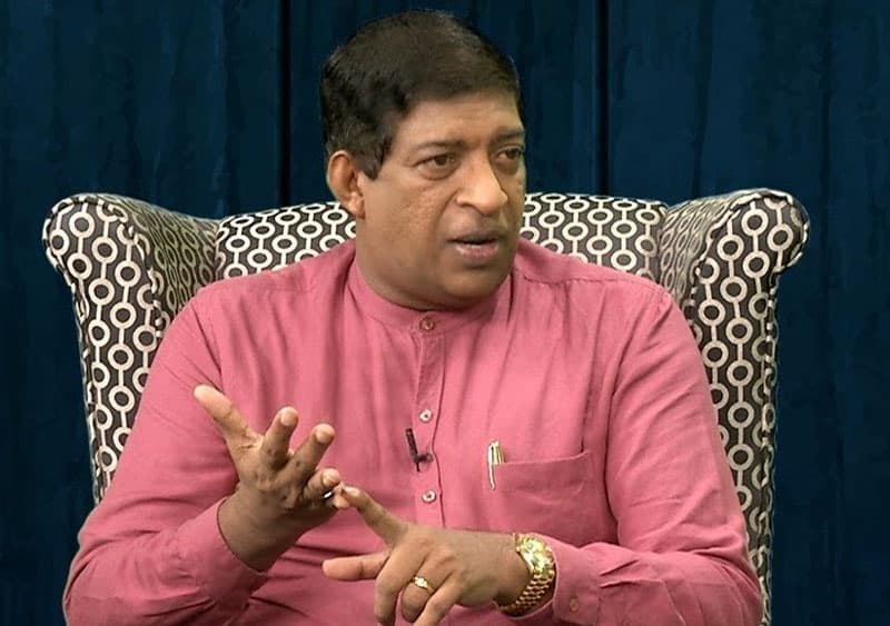 වැටුණු වලෙන් ගොඩ එන ආර්ථිකයක් - (රවී කරුණානායක)